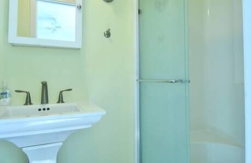Morehead City House | Coral Cottage in Beaufort Historical District