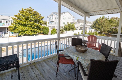 Sandbridge House | Coral Point - Updated Cozy 4 bedroom w/Salt Water Pool