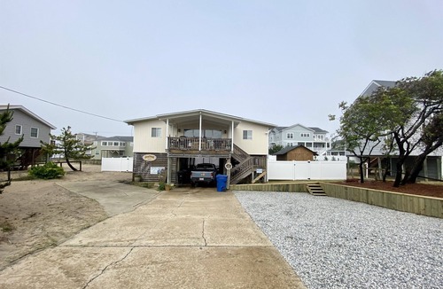 Sandbridge House | Coral Point - Updated Cozy 4 bedroom w/Salt Water Pool