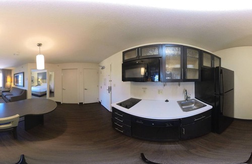 Richfield Hotel | Coratel Suites Extended Stay MSP Airport Minneapolis-Queen Suite Kitchenette NS