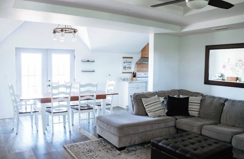 Williamstown House | Cordova Retreat - 7 Minutes from the Ark!
