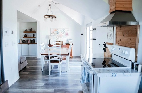 Williamstown House | Cordova Retreat - 7 Minutes from the Ark!