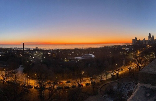 Lincoln Park Apartment | Corporate apartment with 2 bedrooms and fantastic view of lake and skyline