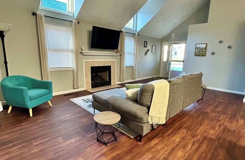 Bloomington House | Cosy Cottage near Downtown Bloomington