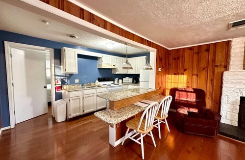 Nancy Cabin | Cottage 4- Lee’s Ford Marina