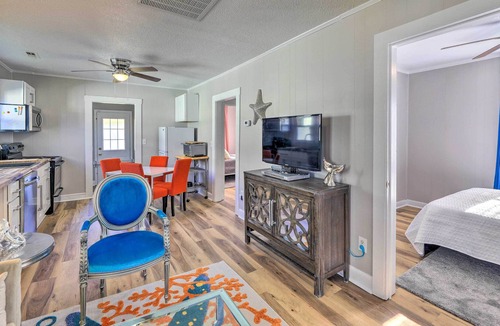 Morehead City Cottage | Cottage w/ Backyard - Walk to Beaufort Waterfront!