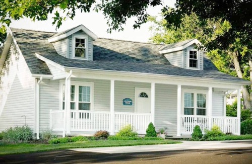 Berlin Cottage | Cottage with jacuzzi, Downtown Berlin Ohio