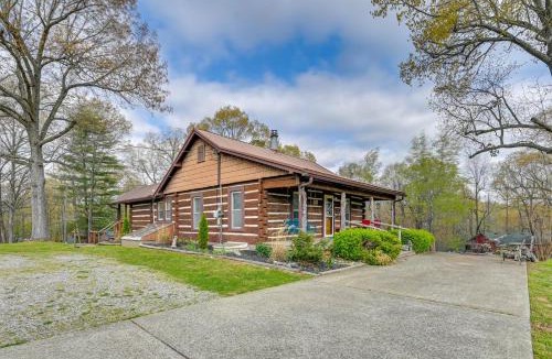 Gilbertsville House | Country Escape: Log Cabin Near Kentucky Lake!