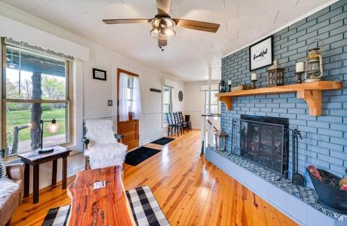 Gilbertsville House | Country Escape: Log Cabin Near Kentucky Lake!