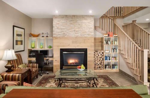 Shepherdsville Hotel | Country Inn & Suites by Radisson, Louisville South, KY