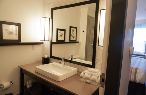 Asheville Hotel | Country Inn & Suites by Radisson Asheville River Arts District