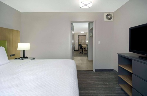 Mount Saint Joseph Hotel | Country Inn & Suites by Radisson, Cincinnati Airport, KY