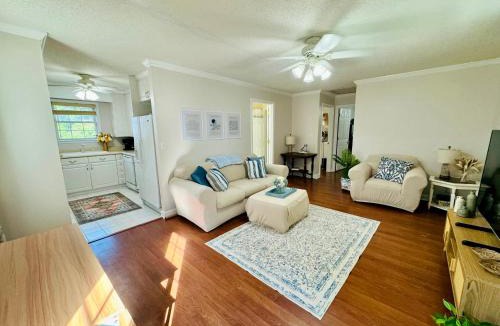 Franklin County House | Countryside Carriage House with Pool