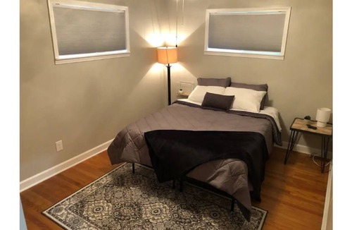Mills River House | County Line Cottage Pisgah & DuPont - Pets Welcome