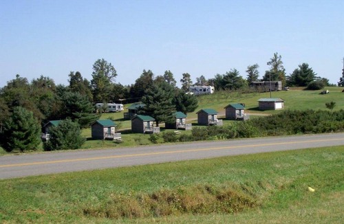 Fancy Gap Cabin | Couple's Getaway Camping Cabin with 5-Bathroom Bath House Nearby, Pets Welcome