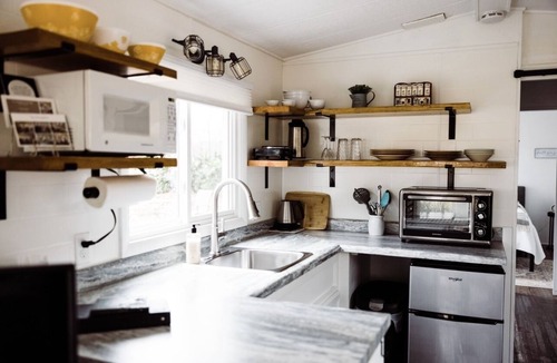 Vandalia House | Couples Romantic Country Bungalow, Private, Stock Tank Pool, Birds, Wildlife