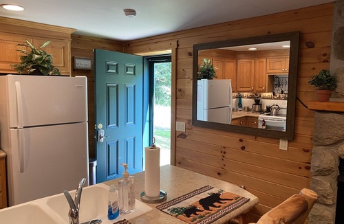 Dugspur Cabin | Couple’s Romantic Mountain River Cabin w/Rustic Q Bed that’s Knotty & Nice.