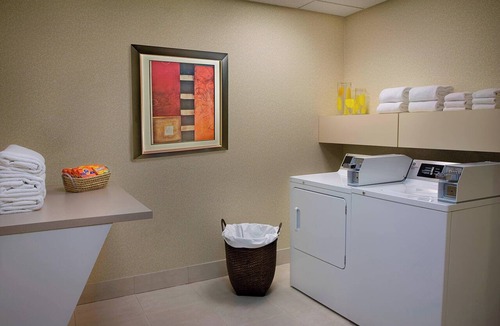 Steeles Industrial Hotel | Courtyard by Marriott Toronto Brampton