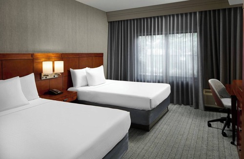 Waldorf Hotel | Courtyard Marriott Waldorf
