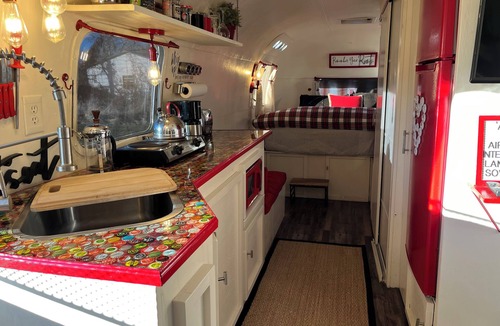 Hico House | Cozy 1-bedroom Airstream located in National Park beside Brewery