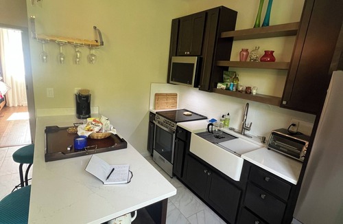 Floyds Knobs Apartment | Cozy 1-bedroom apartment in wonderful New Albany with Jacuzzi Hot Tub