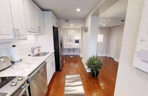 Mount Adams Condo | Cozy 2 Bdrm/1 Bath Condo near Eden Park