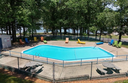 Eddyville Cottage | Cozy 2-bedroom Bayside Cottage located at Eddy Creek Marina Resort