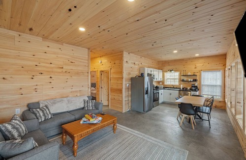Nancy Cabin | Cozy 2-Bedroom Cabin Overlooking Beautiful Lake Cumberland