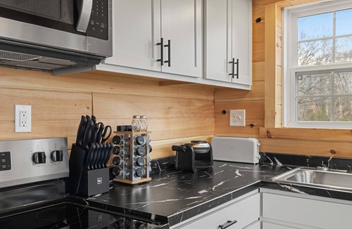 Nancy Cabin | Cozy 2-Bedroom Cabin Overlooking Beautiful Lake Cumberland