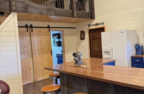 Jamestown Cabin | Cozy 2-bedroom cabin with WiFi, AC in welcoming Jamestown