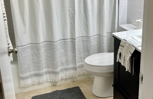 Downtown Knoxville Condo | Cozy 2-bedroom condo next to UT and close to downtown Knoxville!
