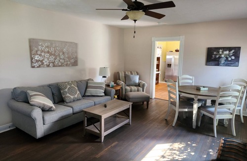 New Kent House | Cozy 2-bedroom farmhouse on 12 acres in New Kent County just 7 miles off of I64