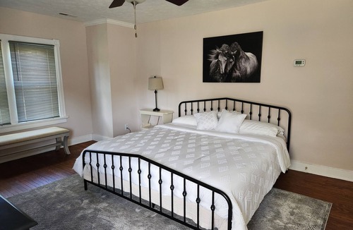 New Kent House | Cozy 2-bedroom farmhouse on 12 acres in New Kent County just 7 miles off of I64