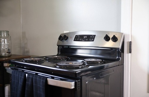 Jamestown House | Cozy 2-bedroom house in Jamestown with AC, WiFi
