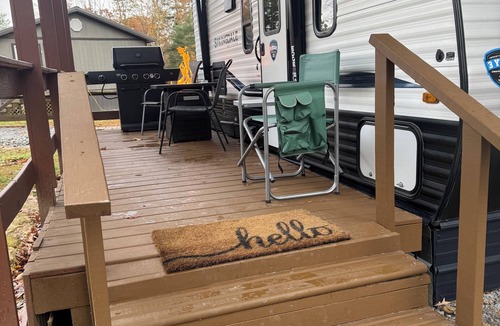 Pipestem House | Cozy 2-bedroom RV in amazing Pipestem with AC, WiFi and Heat Smart TV