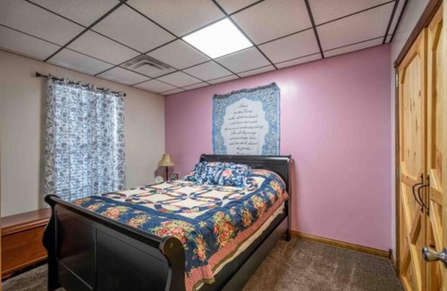 Wallingford House | Cozy 2-bedroom suite with an updated kitchen.