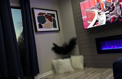 Petersburg House | Cozy 2-bedroom townhome in charming Petersburg with WiFi and lake view
