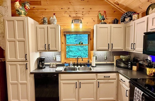 Morganton Cabin | Cozy 2BR/2BA Mountain Cabin Near Blue Ridge