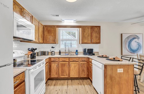 Winston - Salem House | Cozy 2BR King Bed Sleeps 6 Near Hospital & Wake Forest