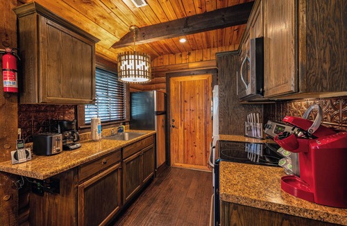 Topton Cabin | Cozy 2BR Lake Cabin – Dock, Hot Tub, Views -Lake Nantahala