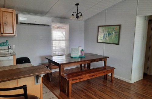 Monticello House | Cozy 3 bdr home - 5 min to the marina, half mile to closest boat ramp