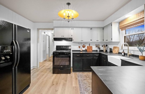 Summerlee House | Cozy 3 bedroom home just minutes from NRG featuring a fire pit/indoor hot tub