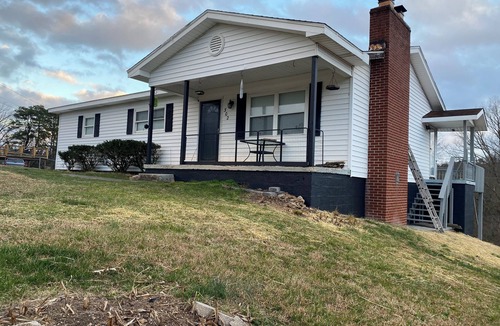 La Follette House | Cozy 3-bedroom house in delightful LaFollette with AC