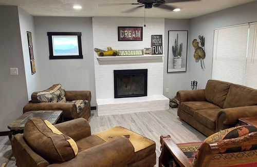 La Follette House | Cozy 3-bedroom house in delightful LaFollette with AC