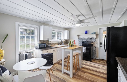 Calhoun House | Cozy 3BR Calhoun Home Yard Long Stays
