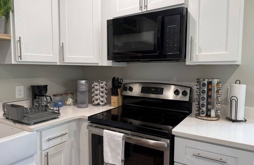Mount Berry House | Cozy 4-Bedroom House/Full Kitchen/Living Room/2 Bathroom/Laundry Room/