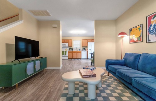 Paw Creek House | Cozy 4BR - Minutes to Uptown - Pet Friendly