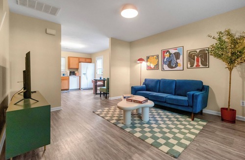 Paw Creek House | Cozy 4BR - Minutes to Uptown - Pet Friendly