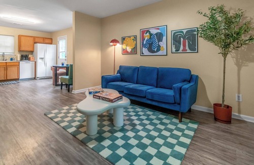Paw Creek House | Cozy 4BR - Minutes to Uptown - Pet Friendly