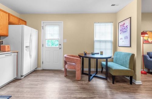Paw Creek House | Cozy 4BR - Minutes to Uptown - Pet Friendly